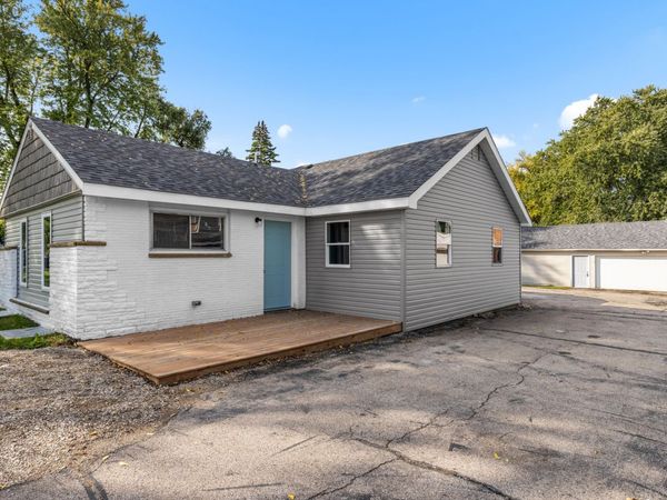 109 Raffel Road , Woodstock, IL 60098