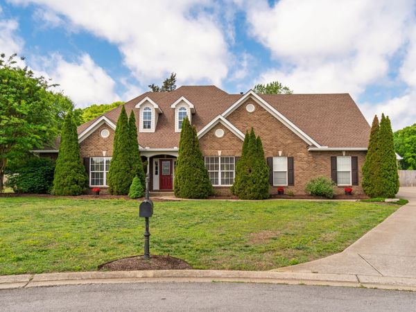 157 Lakepointe Rd, La Vergne, TN 37086
