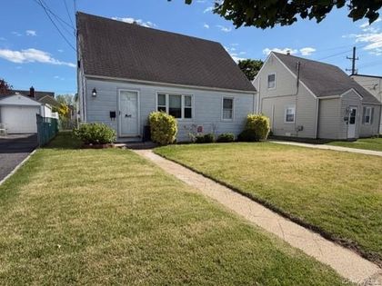 10 Ivy Place  Valley Stream, NY 11581