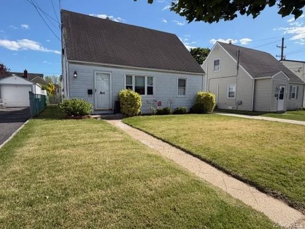 10 Ivy Place , Valley Stream, NY 11581