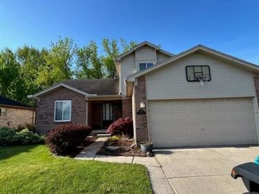 2168 CAMELOT Drive, Troy, MI 48083