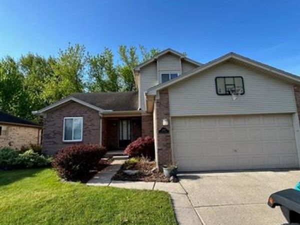 2168 CAMELOT Drive, Troy, MI 48083