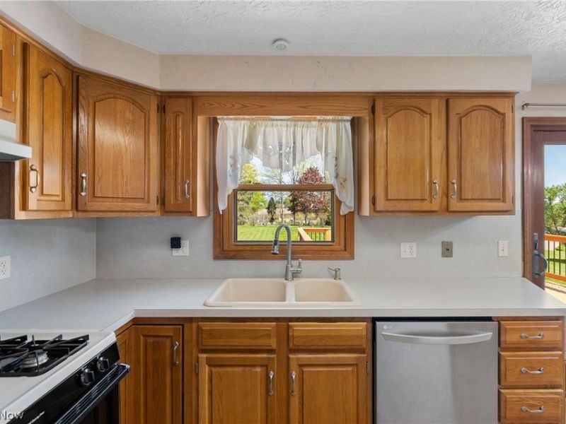 11074 Sagebrush Avenue NE, Uniontown, OH 44685 Photo 10