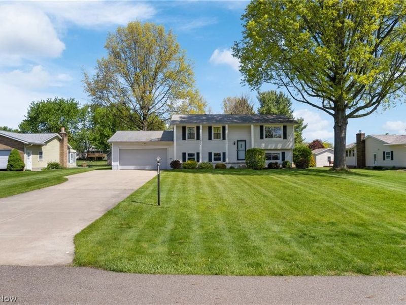 11074 Sagebrush Avenue NE, Uniontown, OH 44685 Photo 2