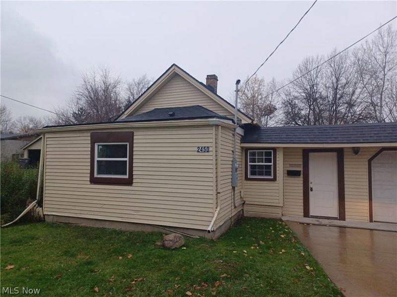 2450 Vestal Road, Youngstown, OH 44509 Photo 2