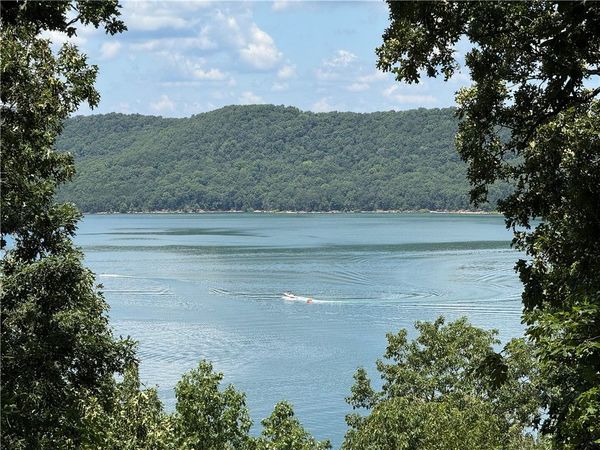 325 Ridge Road, Eureka Springs, AR 72631