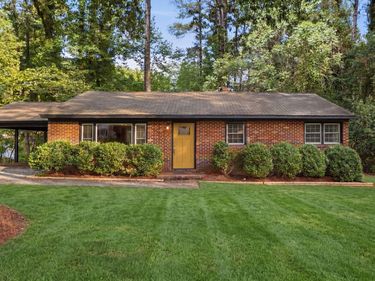 27 S Circle Drive, Chapel Hill, NC 27516