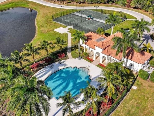 265 SE Via Sangro , Port St. Lucie, FL 34952