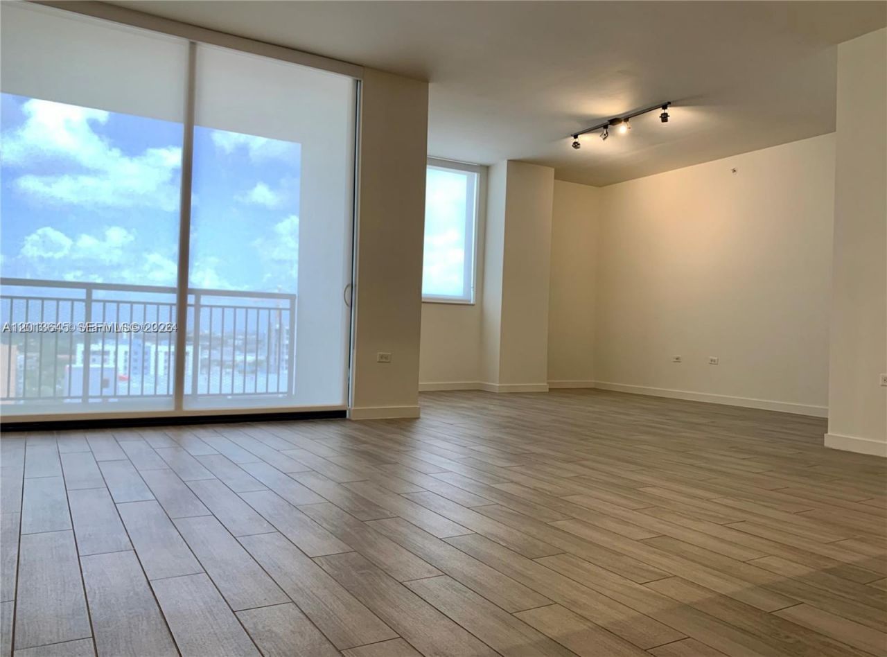 999 SW 1st Ave , Unit 2712, Miami, FL 33130 Photo