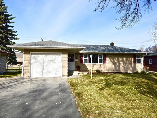 401 25th Avenue N, Fargo, ND 58102