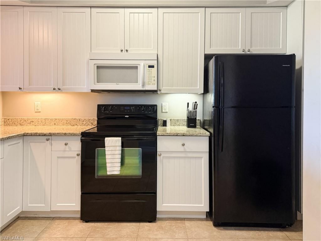 1100 Pine Ridge Rd , Unit B405, Naples, FL 34108 Photo