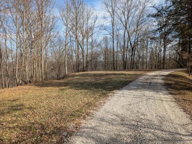 9999 Tip Top Road, Beattyville, KY 41311