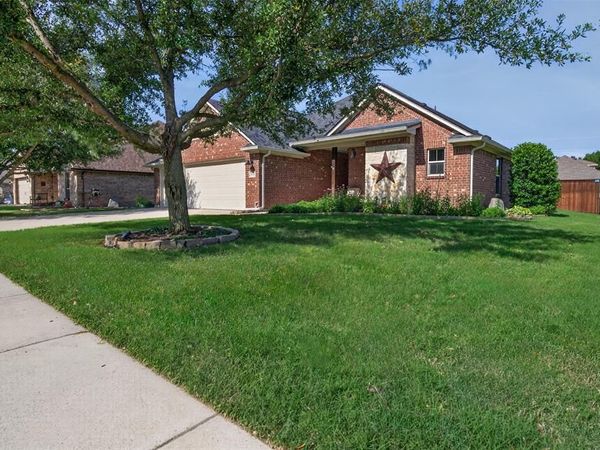 3916 Palomino Drive, Benbrook, TX 76116