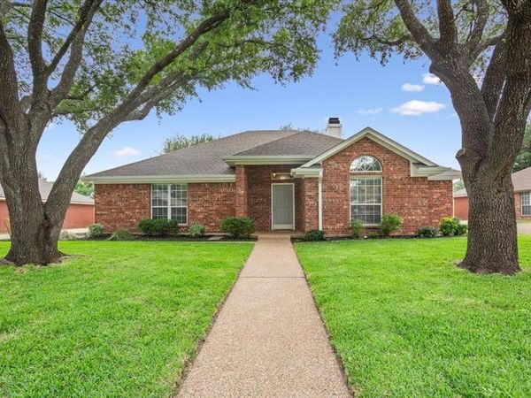 949 Crested Butte Drive, Hewitt, TX 76643