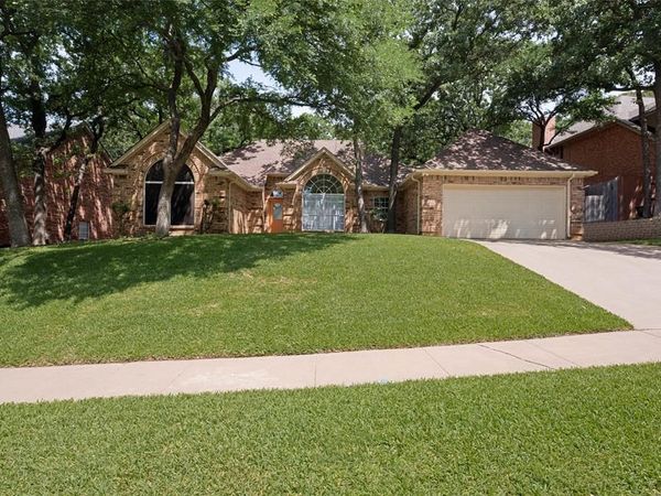 1818 Haydenbend Circle, Grapevine, TX 76051