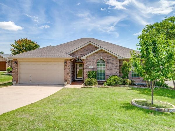 1173 Albatross Court, Benbrook, TX 76126