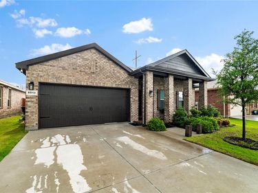 8913 Timber Gulch Circle, Fort Worth, TX 76179