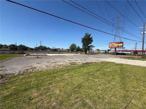1221 W AIRLINE Highway , LaPlace, LA 70068