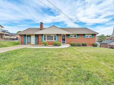 135 CENTER ST, Rocky Mount, VA 24151
