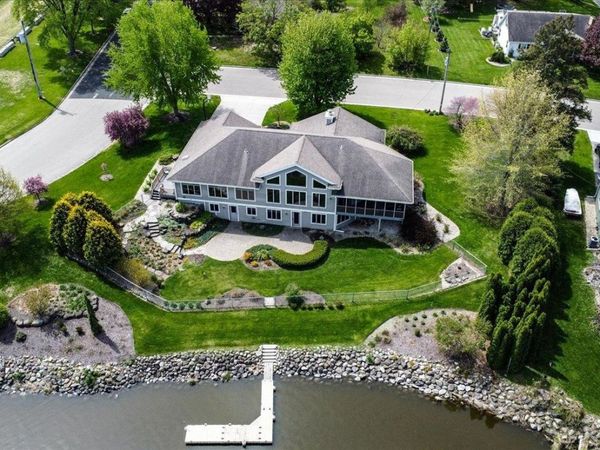 404 Sunset Court, Marshall, WI 53559