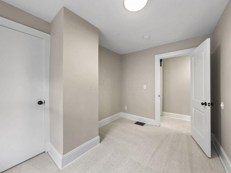 81 W Lakeview Avenue W, Columbus, OH 43202 Photo 21