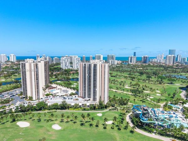 20335 W Country Club Dr , Unit 208, Aventura, FL 33180