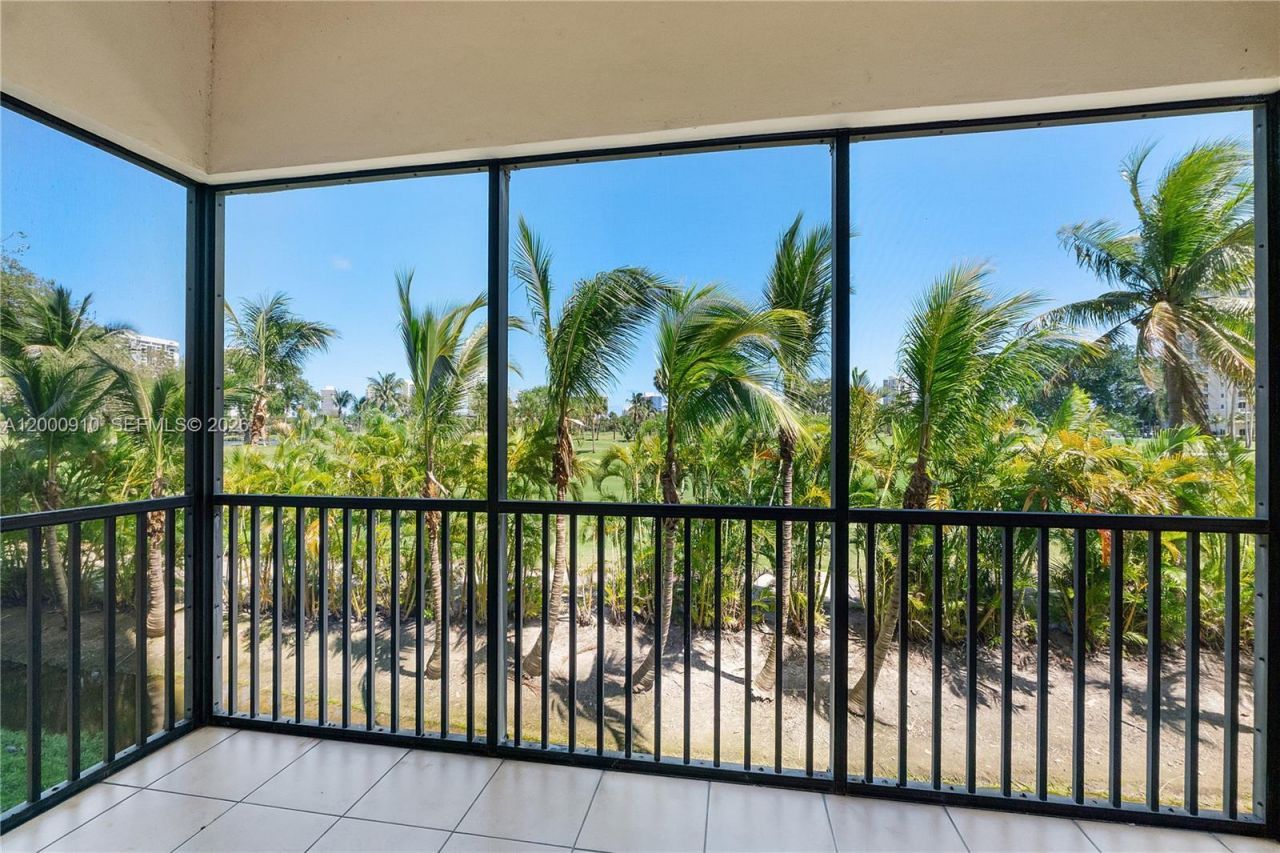 20335 W Country Club Dr, Unit 208, Aventura, FL 33180 Photo