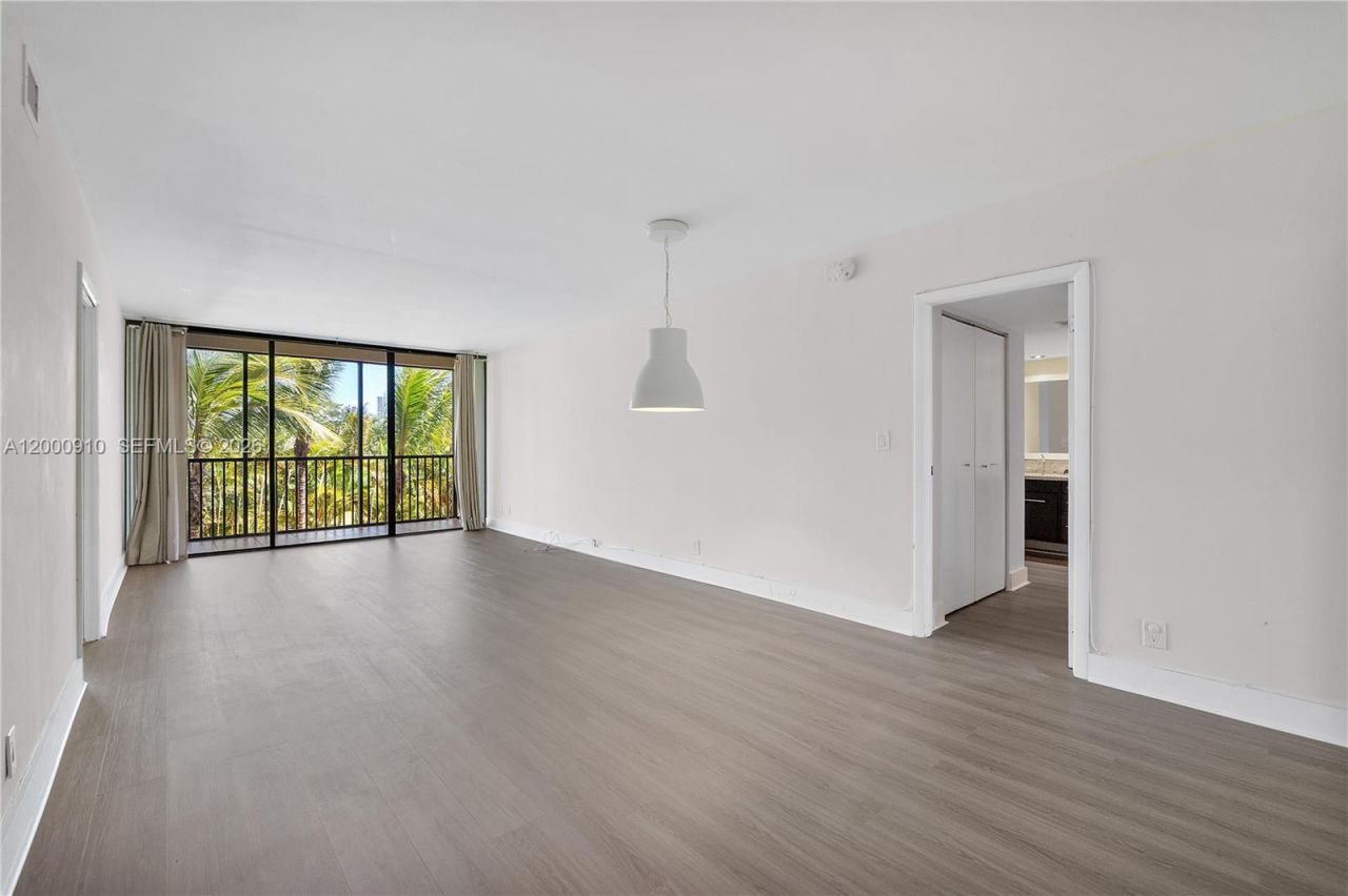 20335 W Country Club Dr, Unit 208, Aventura, FL 33180 Photo