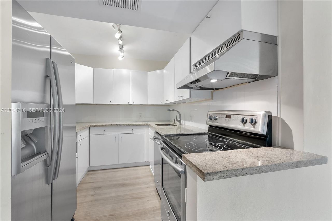 20335 W Country Club Dr, Unit 208, Aventura, FL 33180 Photo