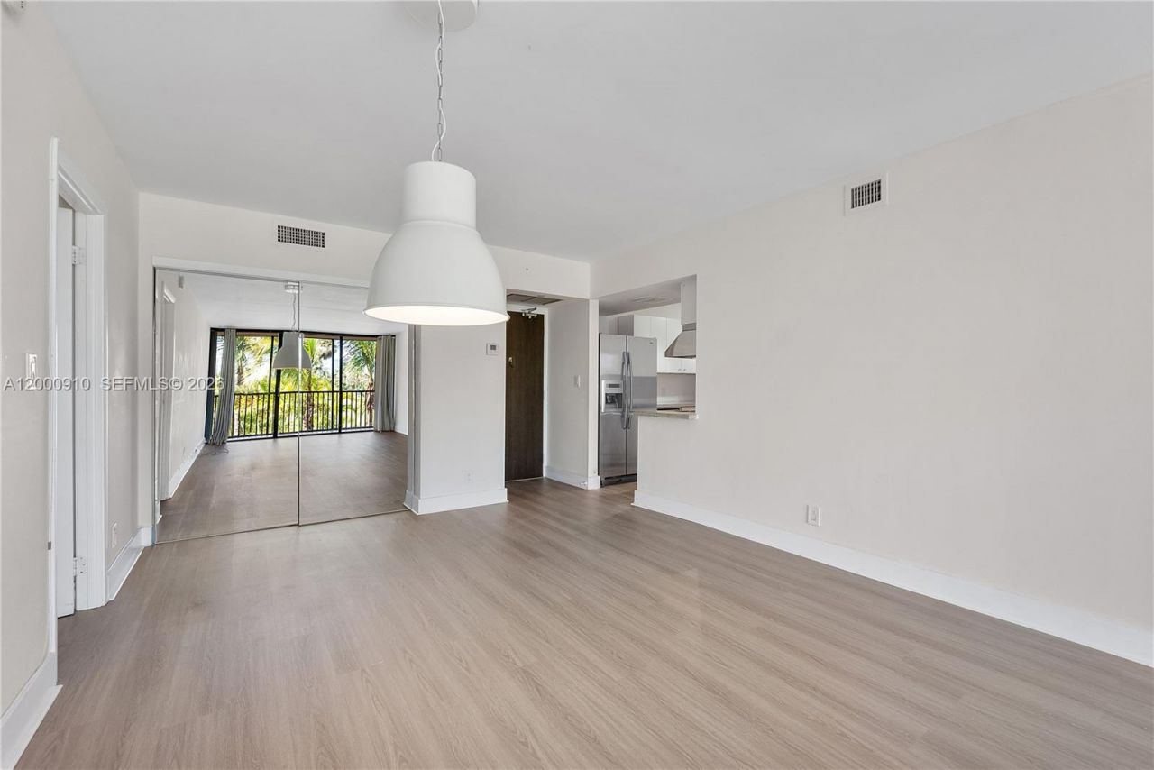 20335 W Country Club Dr, Unit 208, Aventura, FL 33180 Photo