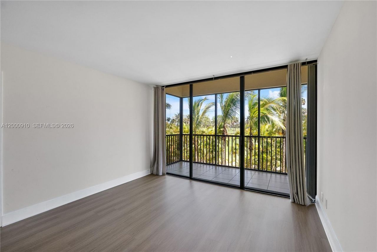 20335 W Country Club Dr, Unit 208, Aventura, FL 33180 Photo