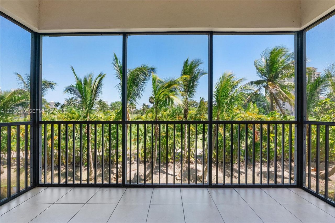 20335 W Country Club Dr, Unit 208, Aventura, FL 33180 Photo