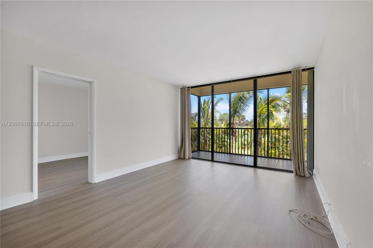 20335 W Country Club Dr, Unit 208, Aventura, FL 33180 Photo