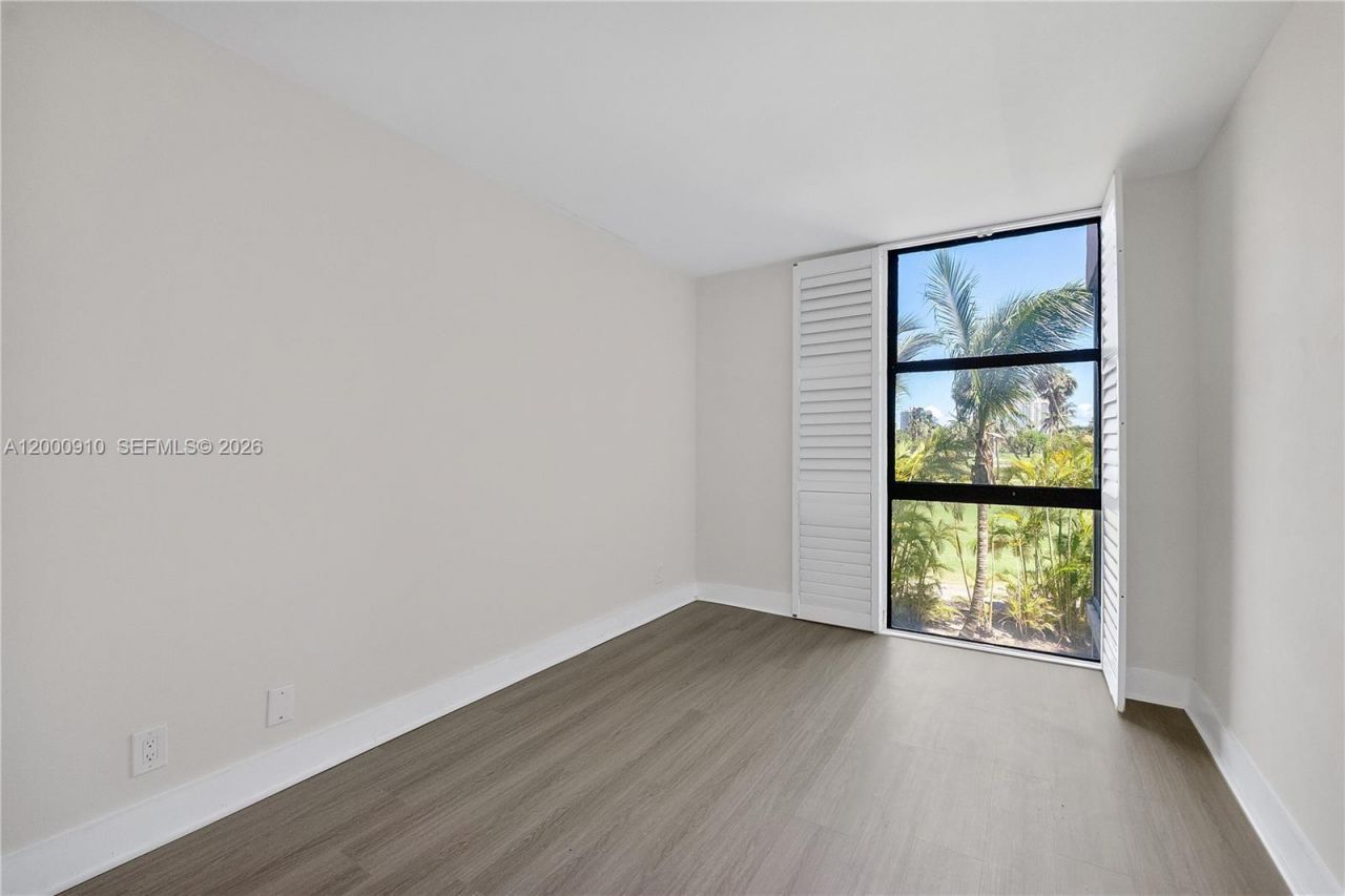 20335 W Country Club Dr, Unit 208, Aventura, FL 33180 Photo