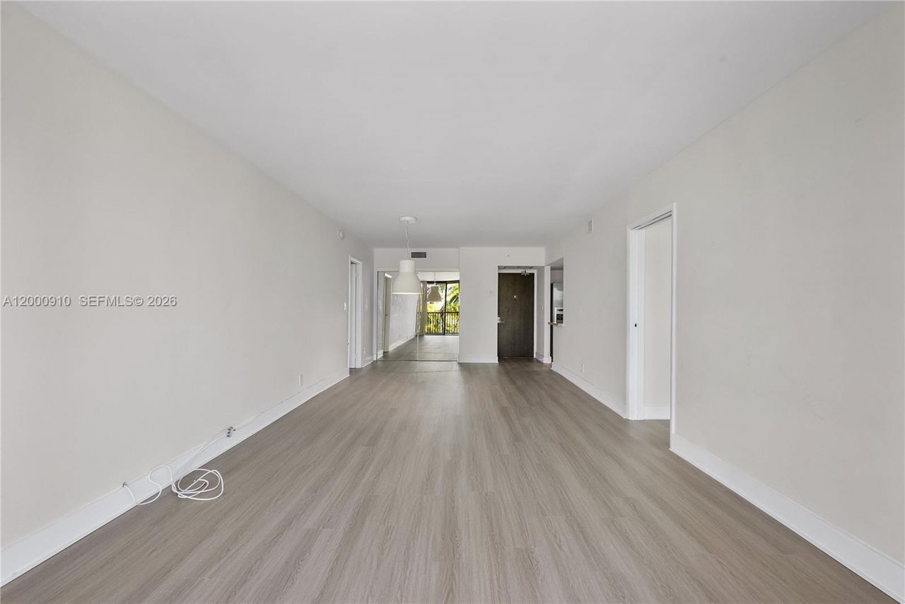 20335 W Country Club Dr, Unit 208, Aventura, FL 33180 Photo