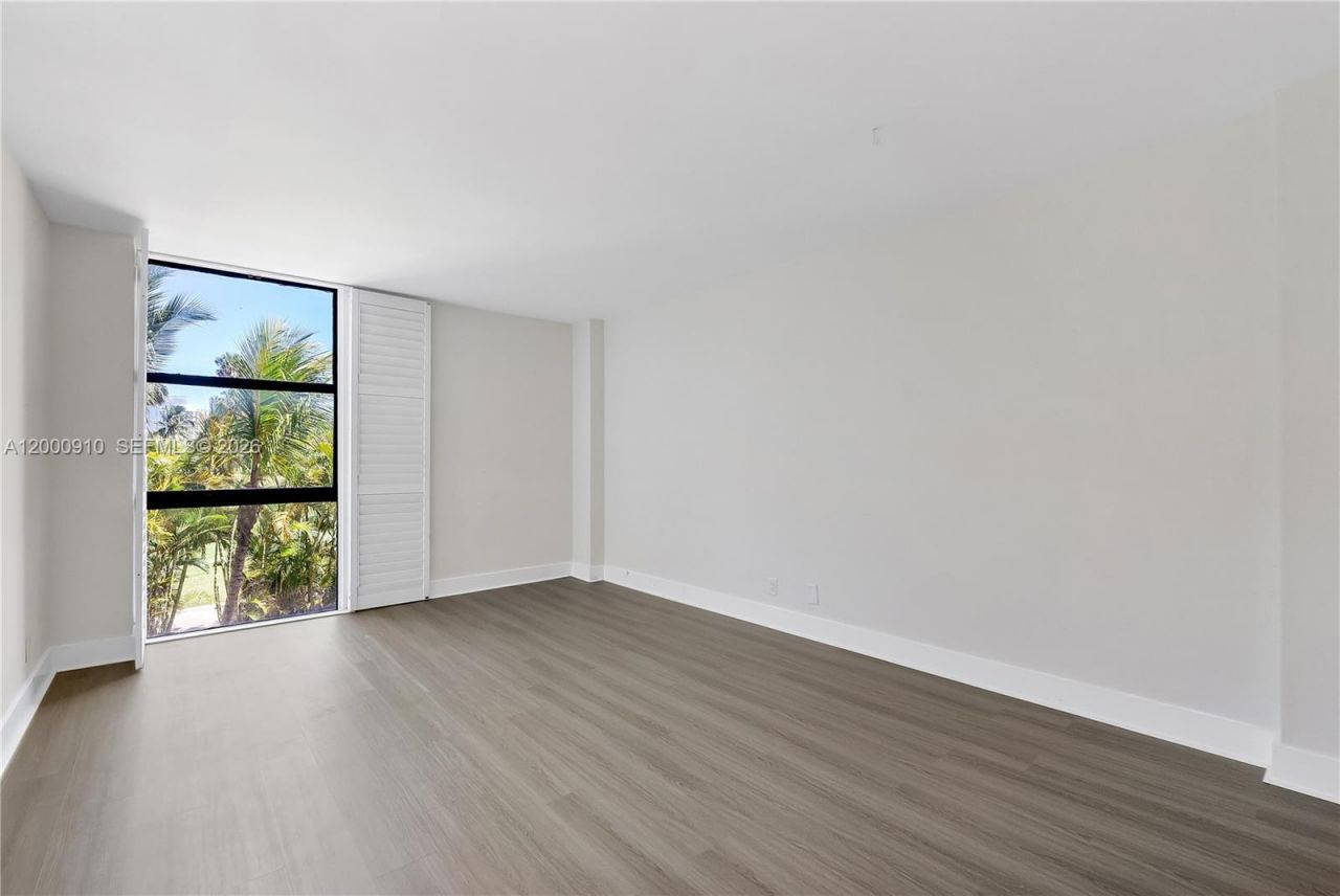 20335 W Country Club Dr, Unit 208, Aventura, FL 33180 Photo