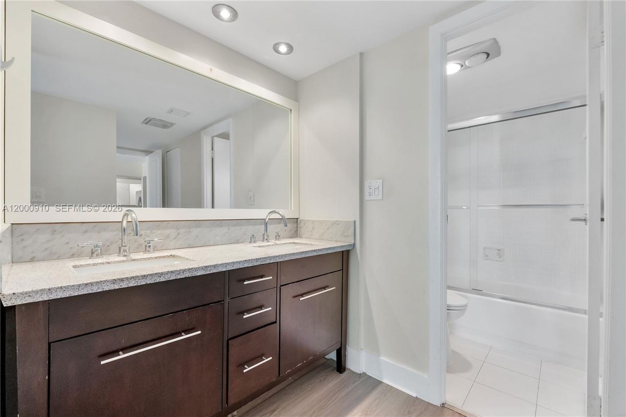20335 W Country Club Dr, Unit 208, Aventura, FL 33180 Photo