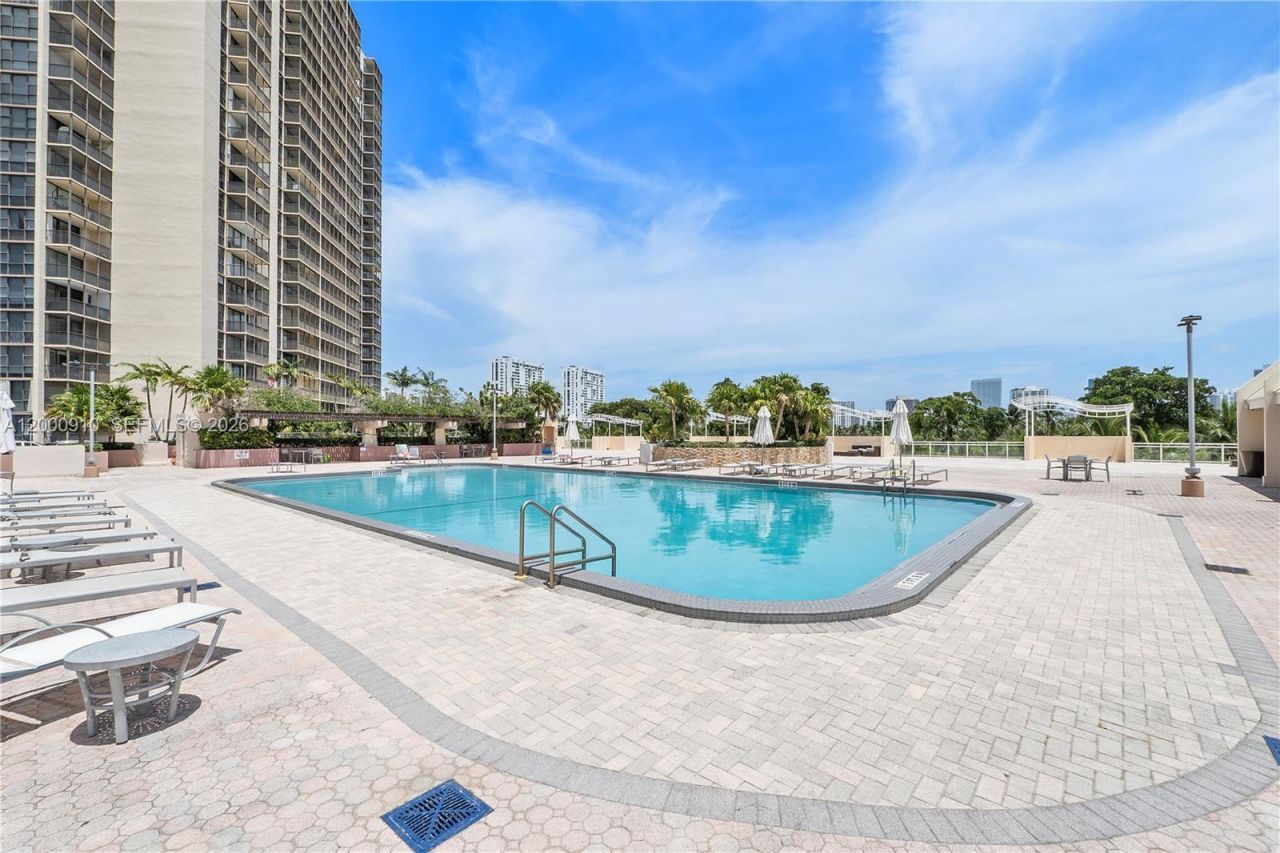 20335 W Country Club Dr, Unit 208, Aventura, FL 33180 Photo