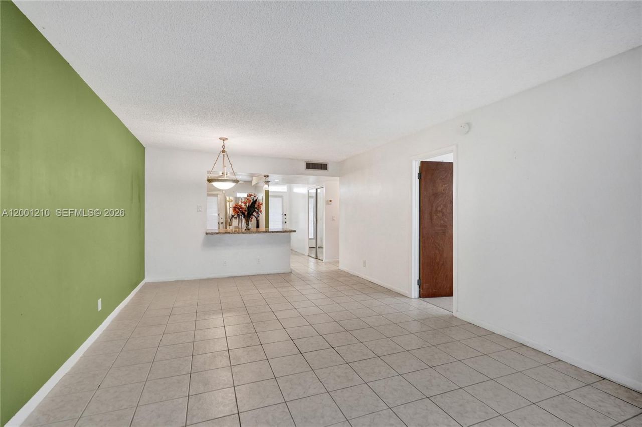 3051 NW 46th Ave, Unit 101, Lauderdale Lakes, FL 33313 Photo