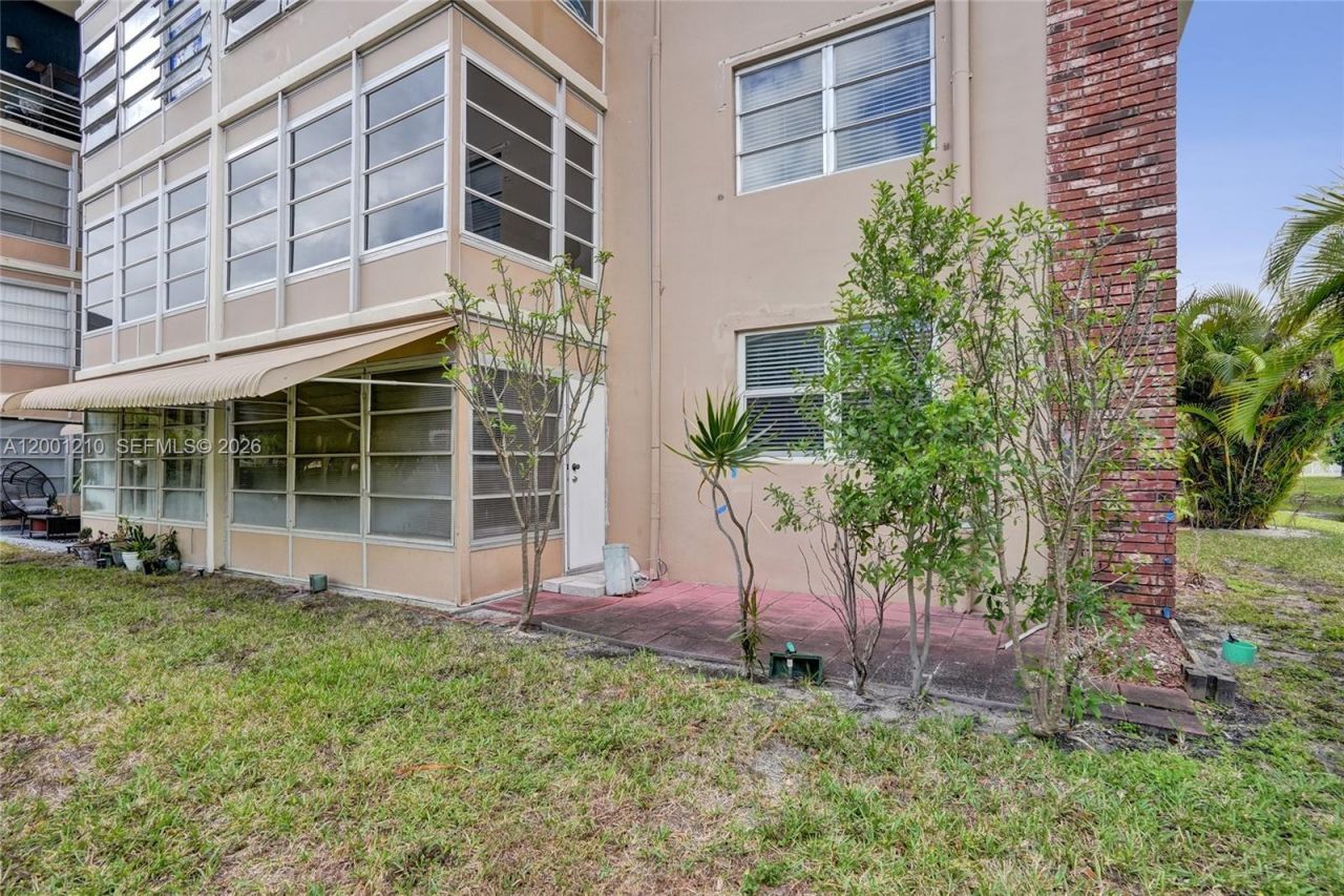 3051 NW 46th Ave, Unit 101, Lauderdale Lakes, FL 33313 Photo