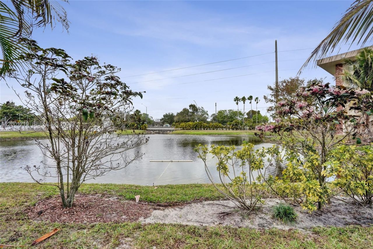 3051 NW 46th Ave, Unit 101, Lauderdale Lakes, FL 33313 Photo