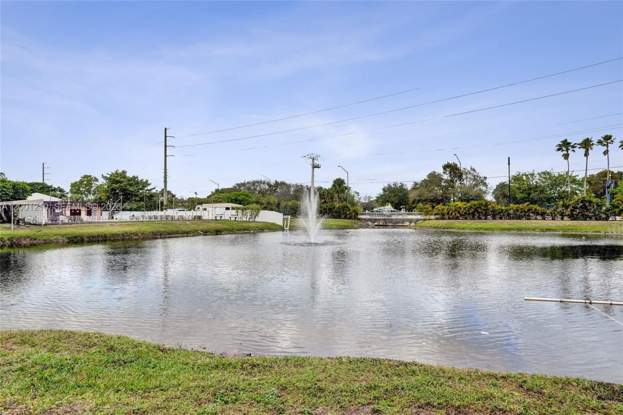 3051 NW 46th Ave, Unit 101, Lauderdale Lakes, FL 33313 Photo