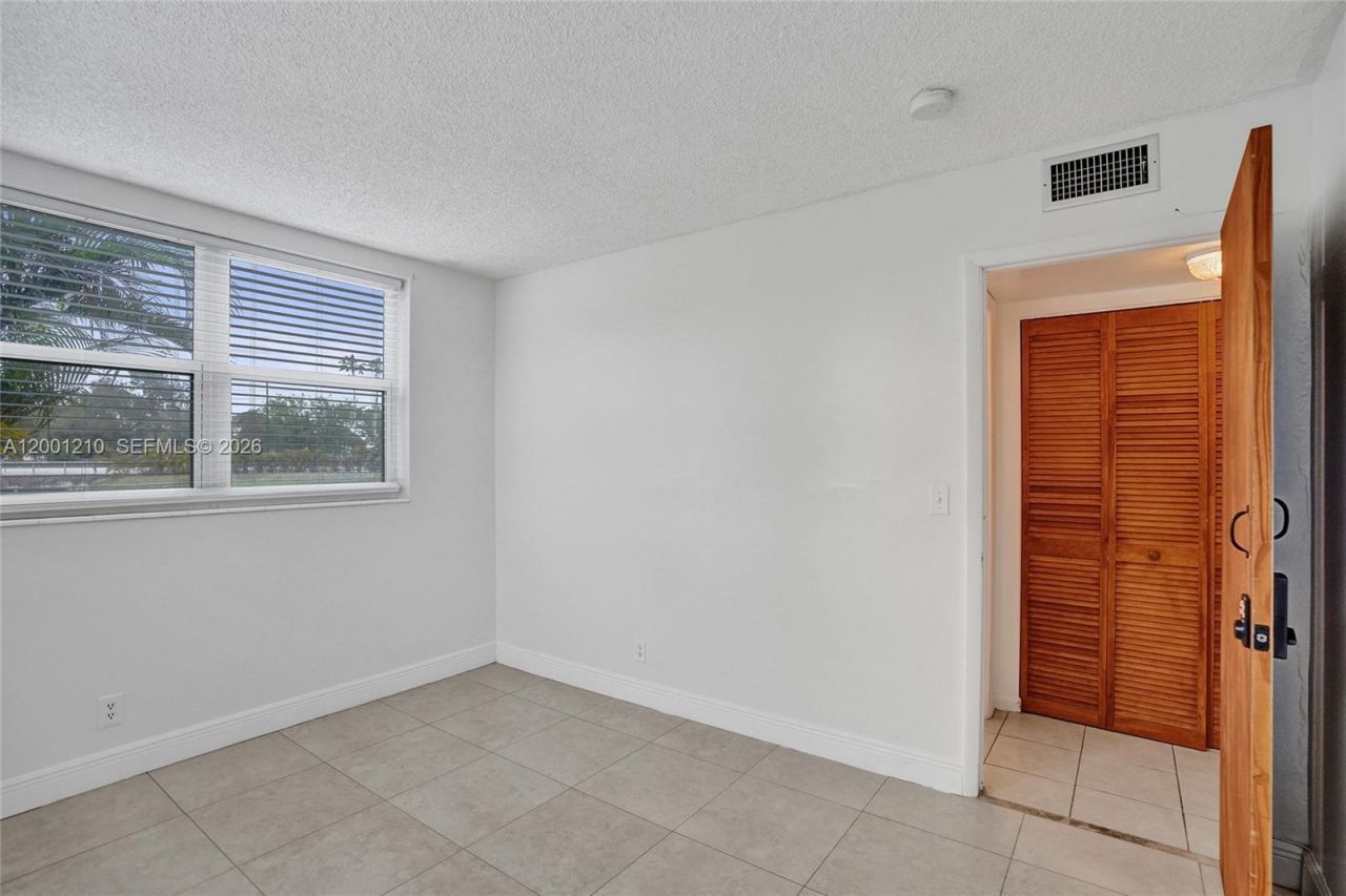 3051 NW 46th Ave, Unit 101, Lauderdale Lakes, FL 33313 Photo