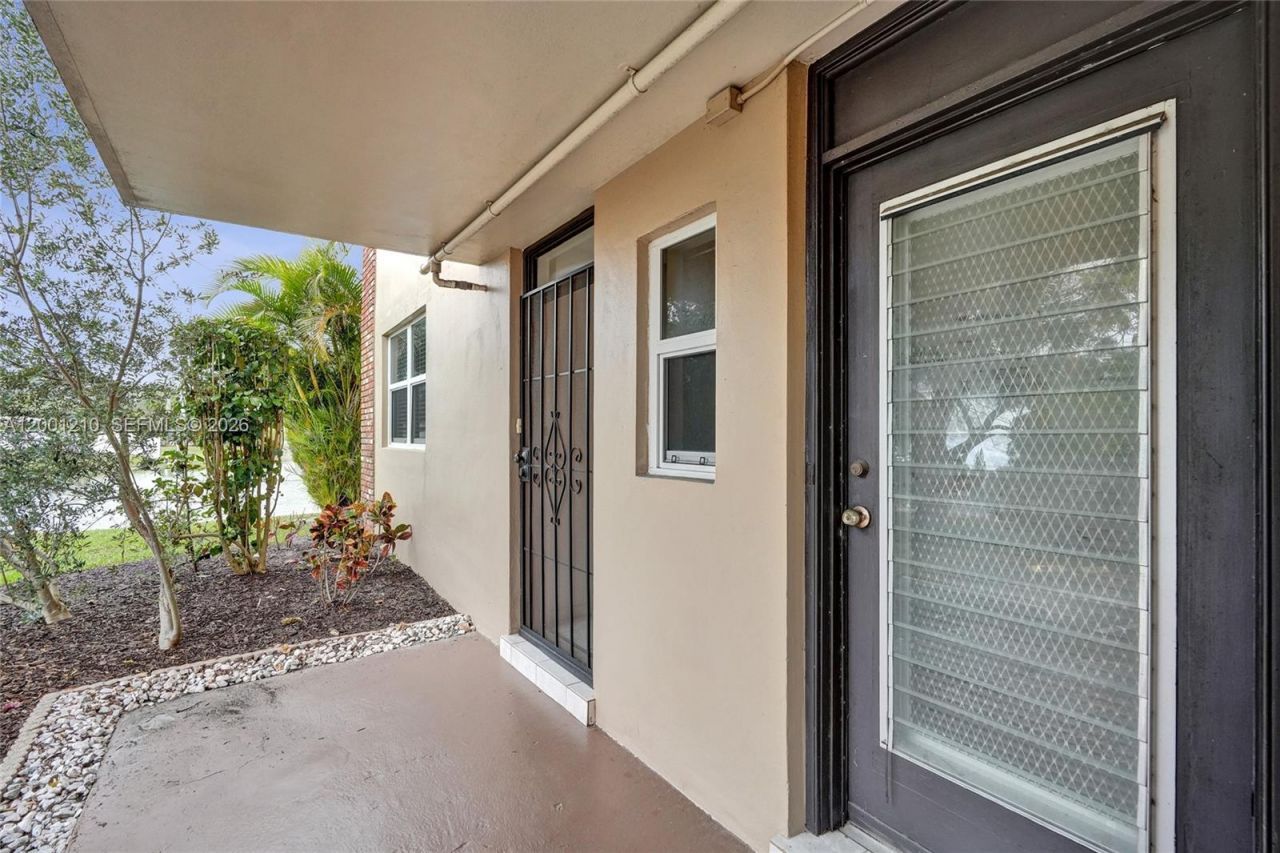 3051 NW 46th Ave, Unit 101, Lauderdale Lakes, FL 33313 Photo