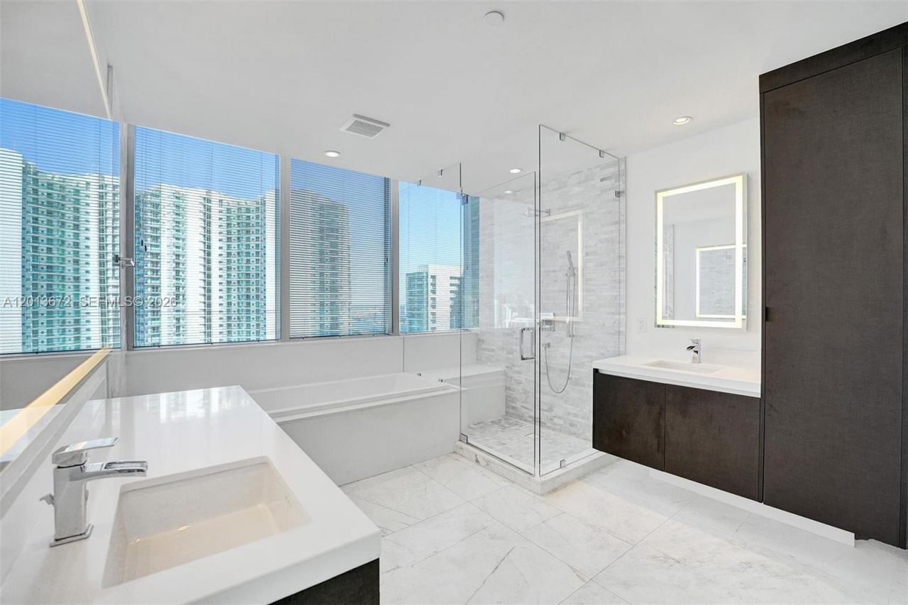 851 NE 1st Ave , Unit 4001, Miami, FL 33132 Photo