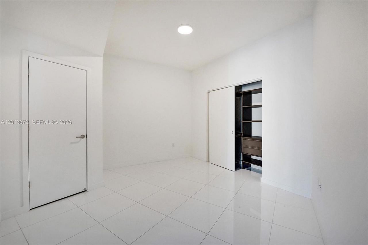 851 NE 1st Ave , Unit 4001, Miami, FL 33132 Photo