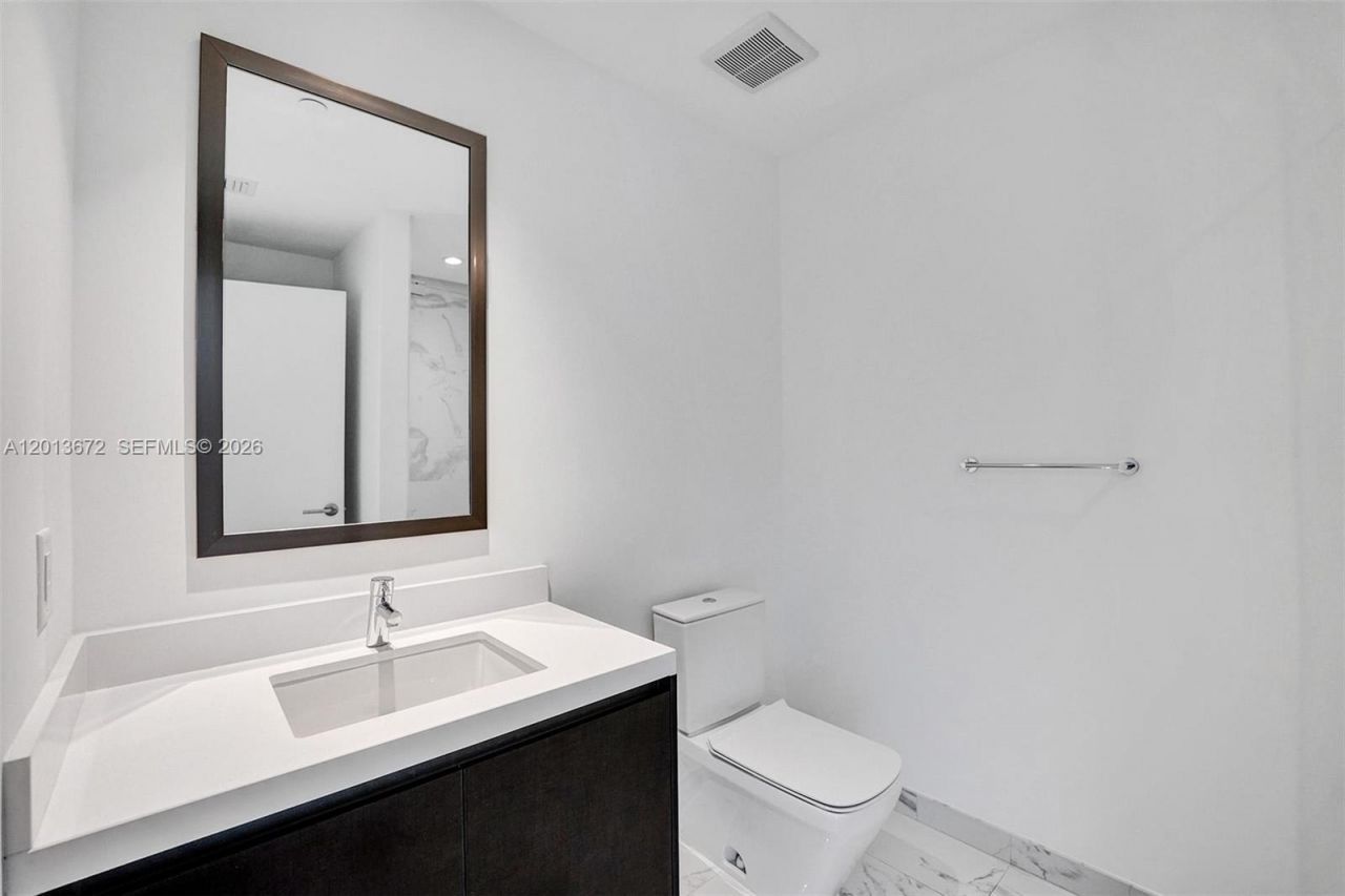 851 NE 1st Ave , Unit 4001, Miami, FL 33132 Photo