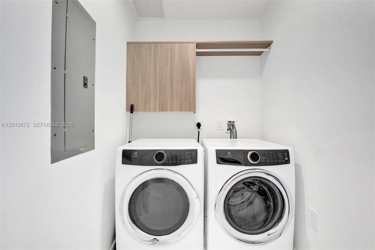 851 NE 1st Ave , Unit 4001, Miami, FL 33132 Photo