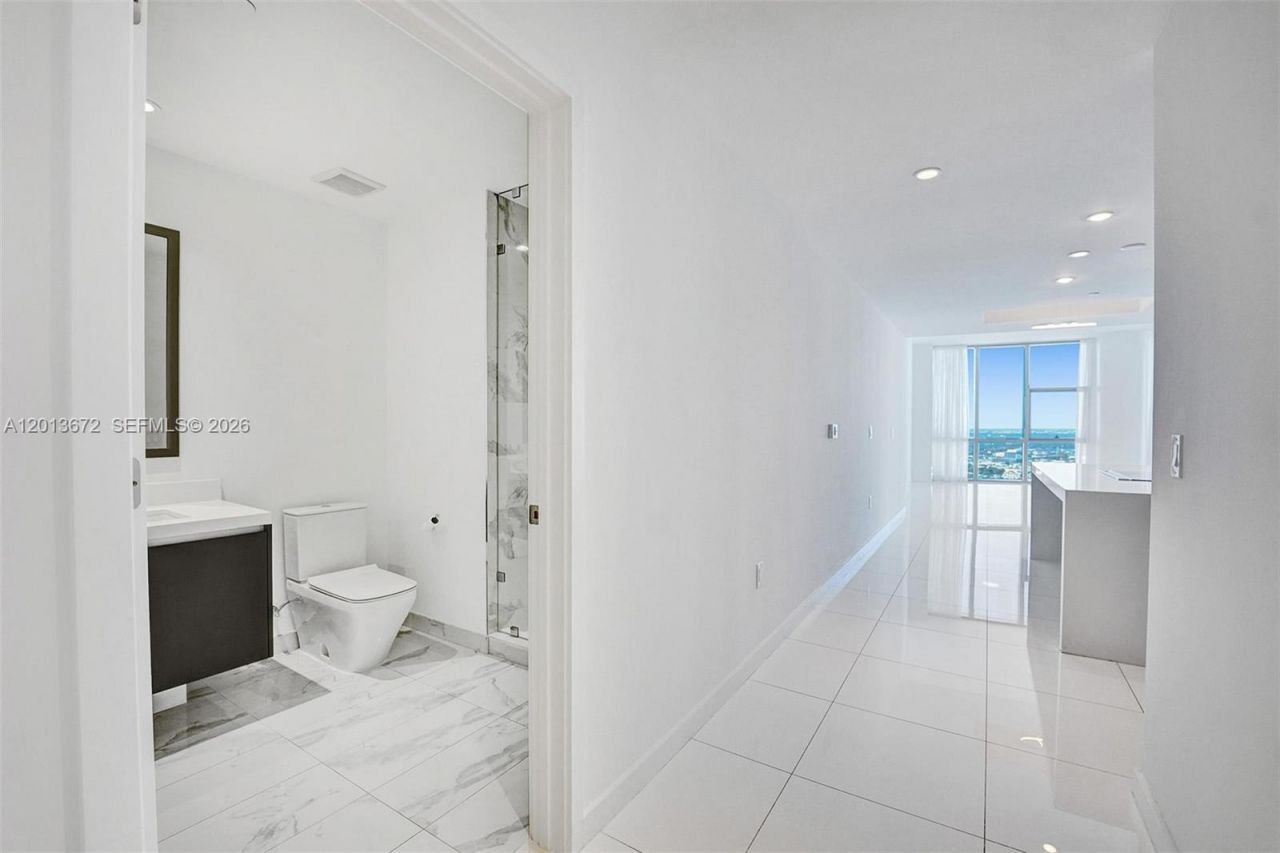 851 NE 1st Ave , Unit 4001, Miami, FL 33132 Photo