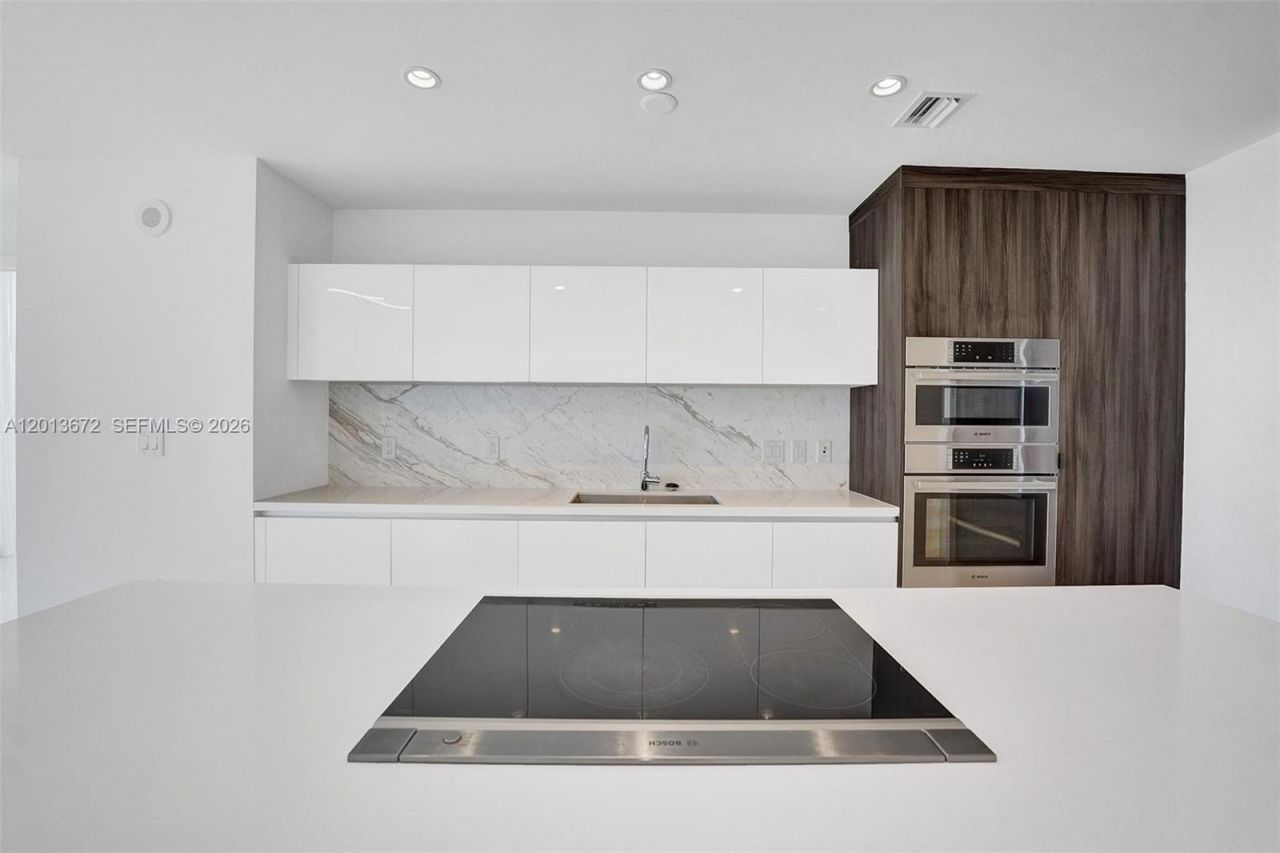 851 NE 1st Ave , Unit 4001, Miami, FL 33132 Photo